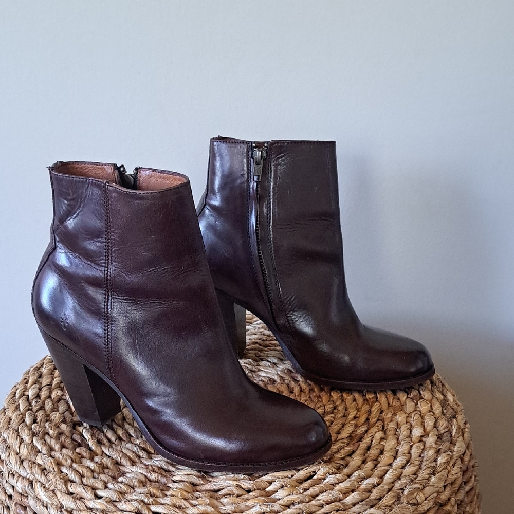 FRYE Womens Jenny Chocolate Brown Leather Ankle Booties 3.75" Heels‎ Zip 8